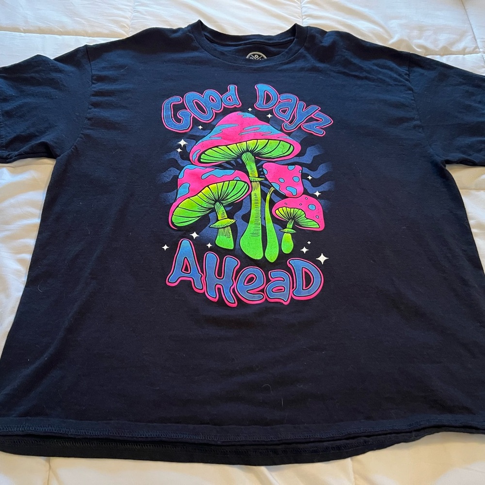 Retro Extra Large black Good Dayz Ahead Black Neon Pink Green Mushrooms t shirt